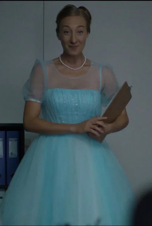 Cinde-fucking-rella